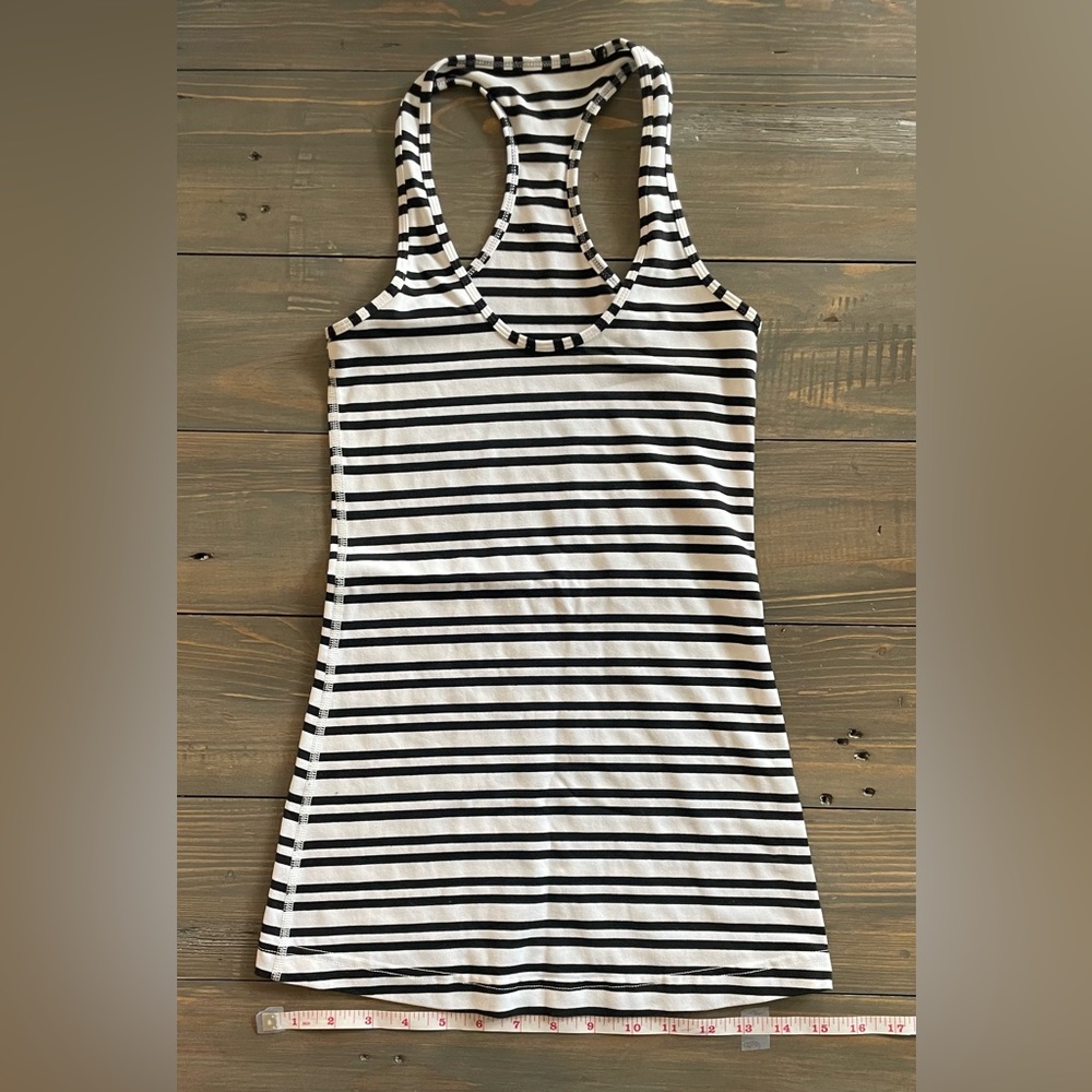 Lululemon Size 0 / 2 Tank Top.. Great condition.